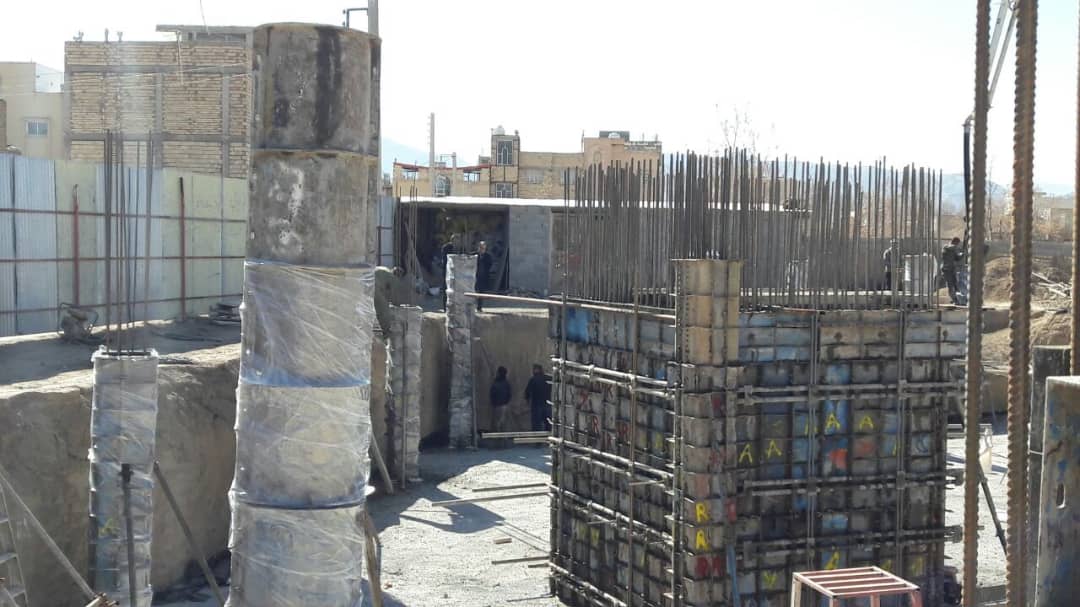 بتن ریزی ستون ها در پروژه میلاد 5 بتن ریزی ستون ها در پروژه میلاد 5
